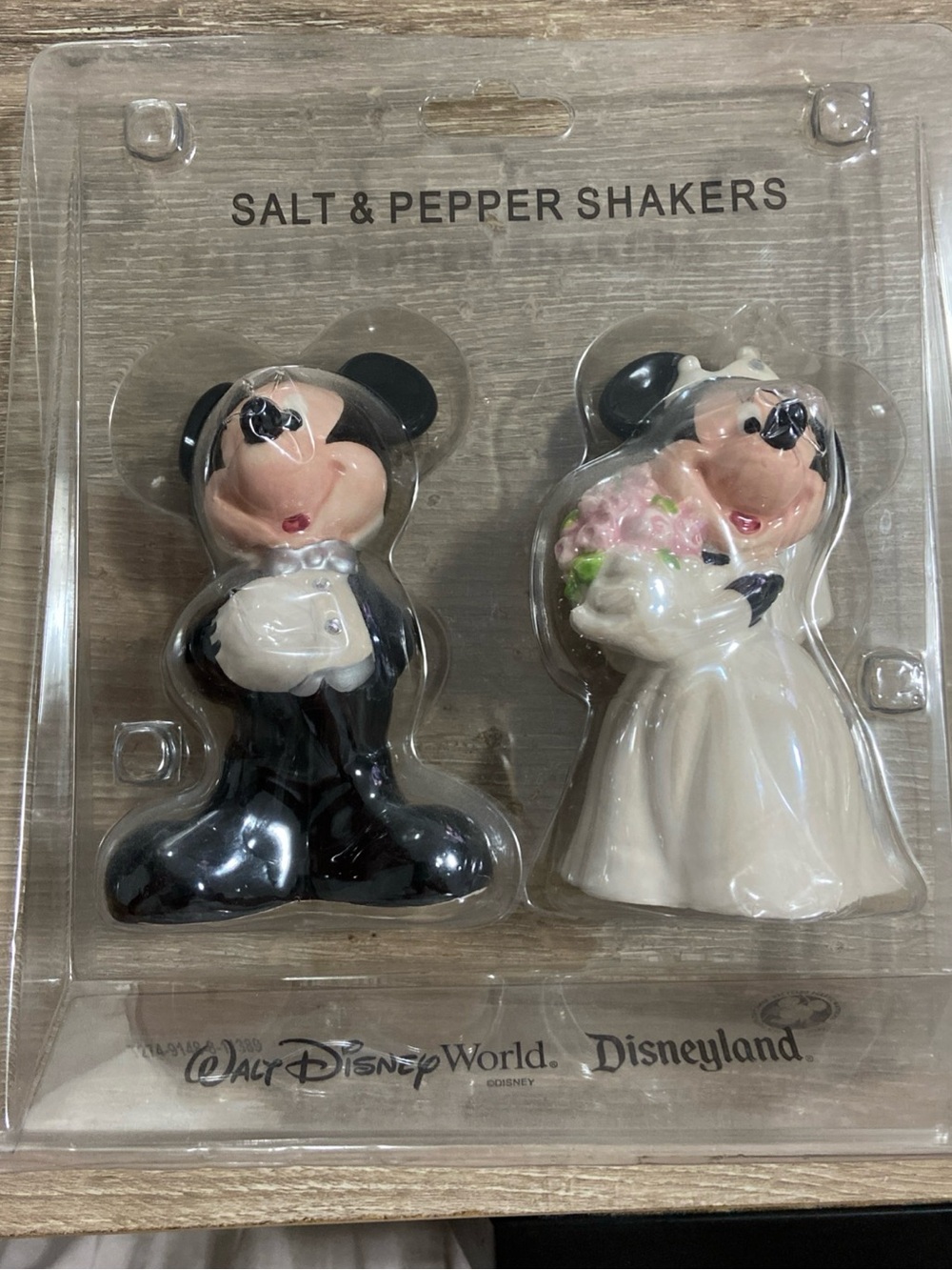 Disney Parks Mickey & Minnie Bride & Groom Wedding Salt & Pepper Shakers Set New